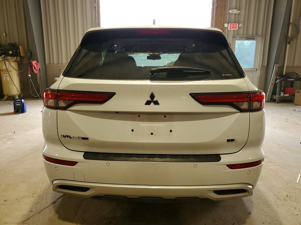 61588646 :رقم المزاد ، JA4J4VA85NZ014581 vin ، 2022 Mitsubishi Outlander مزاد بيع