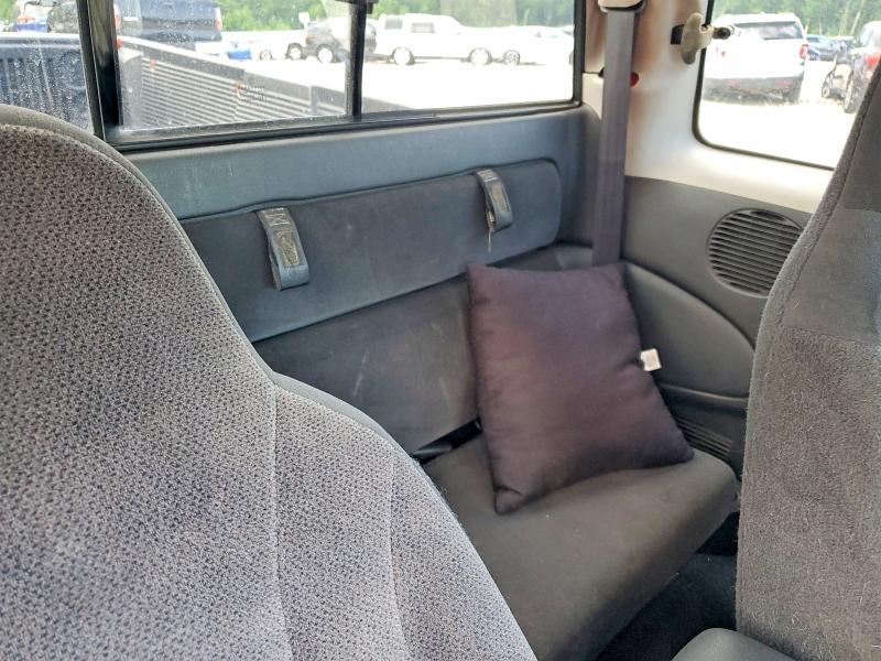 60835186 :رقم المزاد ، 1D7GL32K74S736990 vin ، 2004 Dodge Dakota مزاد بيع