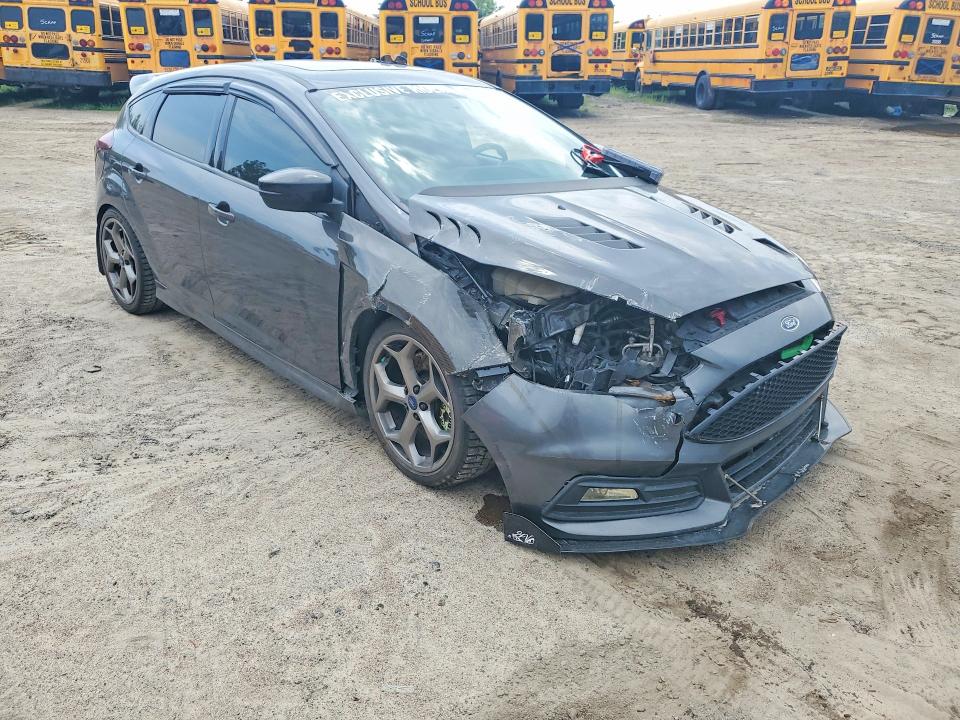 59142336 :رقم المزاد ، 1FADP3L94JL273764 vin ، 2018 Ford Focus مزاد بيع