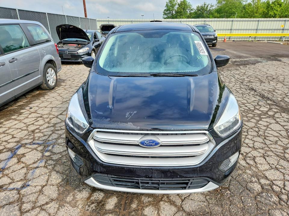 62626806 :رقم المزاد ، 1FMCU9GD5KUA61575 vin ، 2019 Ford Escape مزاد بيع