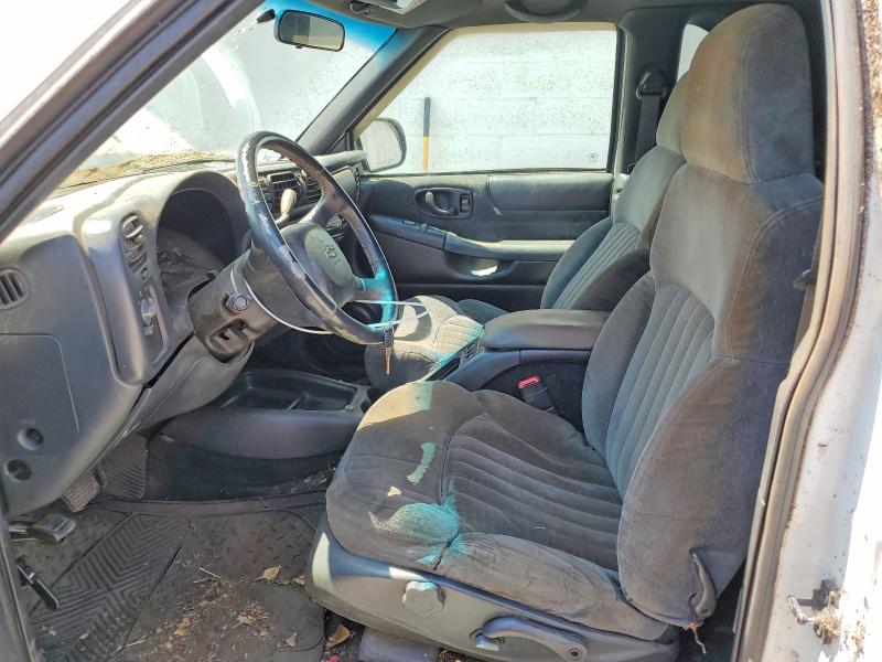 63433516 :رقم المزاد ، 1GNCT18WX1K163836 vin ، 2001 Chevrolet Blazer مزاد بيع