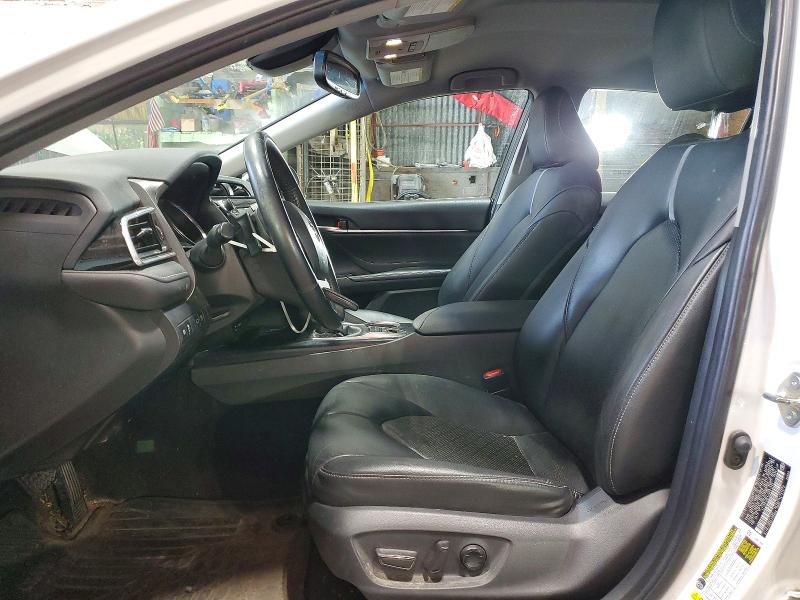 62817426 :رقم المزاد ، 4T1B61HK4JU061425 vin ، 2018 Toyota Camry مزاد بيع