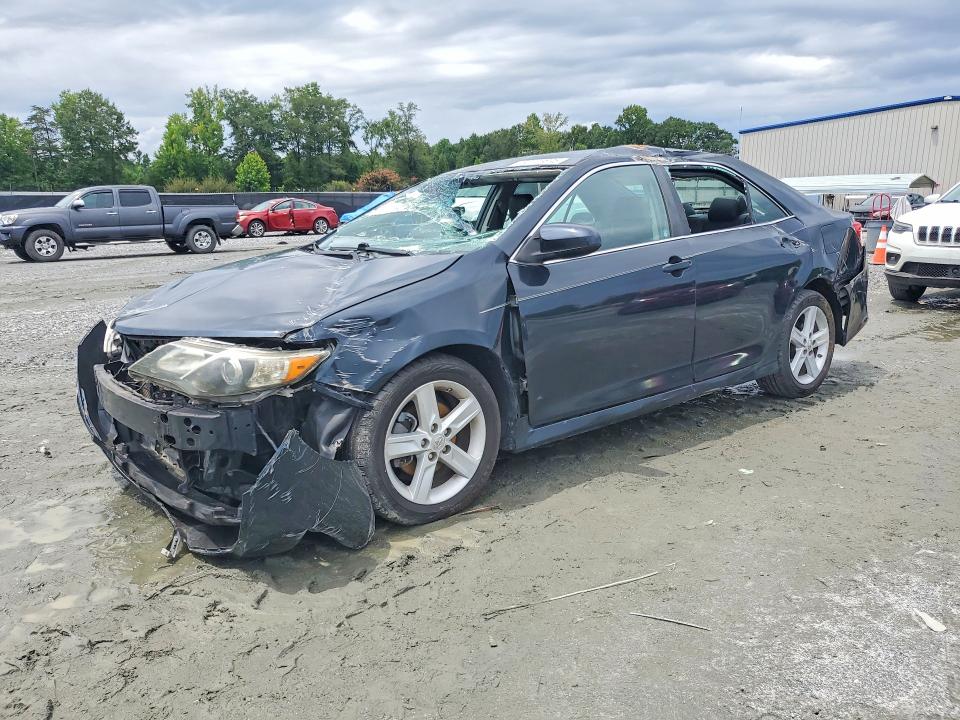 60223696 :رقم المزاد ، 4T1BF1FK2EU376992 vin ، 2014 Toyota Camry مزاد بيع