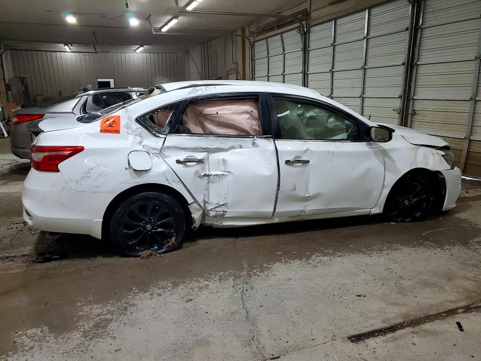 61077596 :رقم المزاد ، 3N1AB7AP4JY230802 vin ، 2018 Nissan Sentra مزاد بيع
