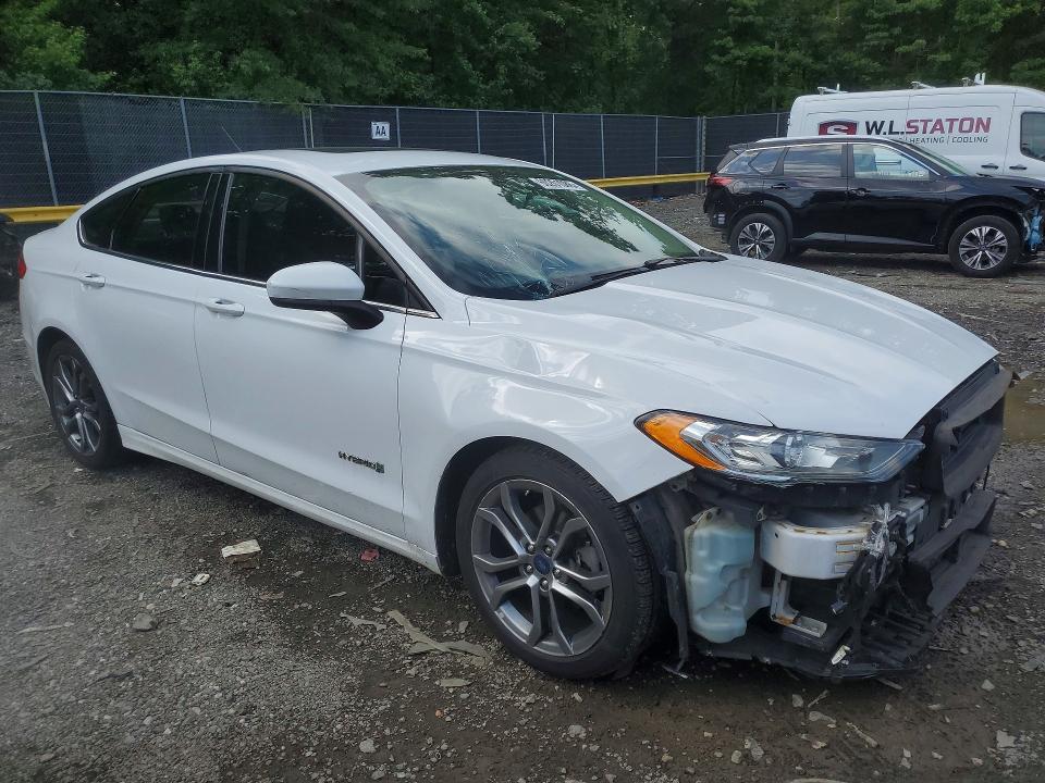 60261086 :رقم المزاد ، 3FA6P0LUXHR344022 vin ، 2017 Ford Fusion مزاد بيع