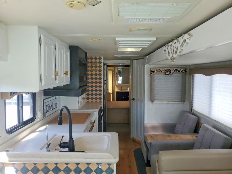 66864856 :رقم المزاد ، 5B4MP67G323353603 vin ، 2002 Workhorse Custom Chassis Motorhome Chassis مزاد بيع