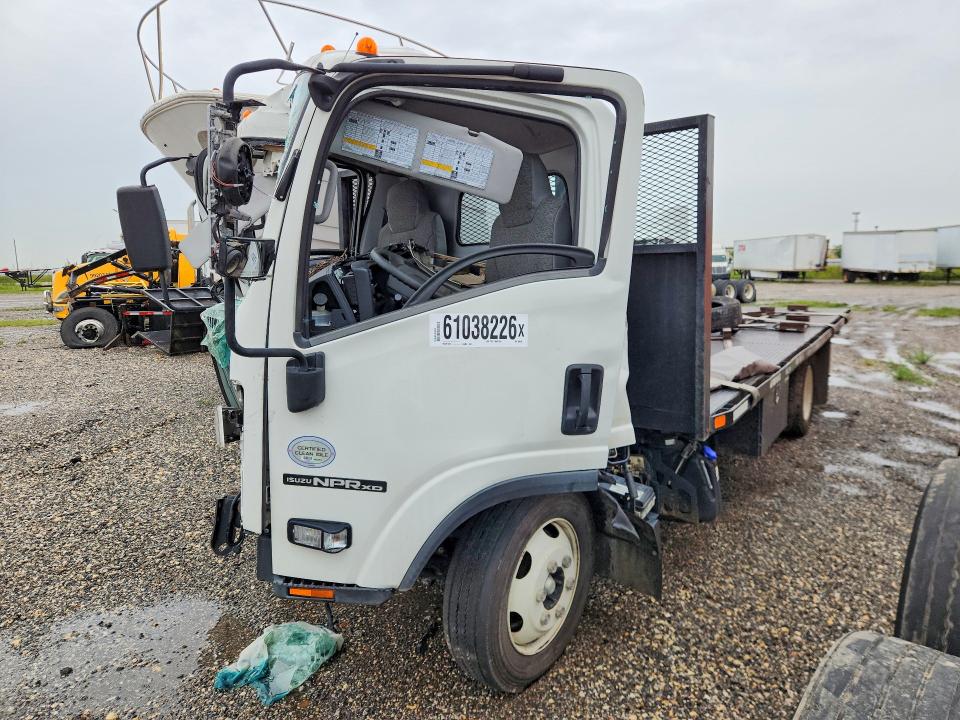 61038226 :رقم المزاد ، JALC4W165P7K00766 vin ، 2023 Isuzu Npr Xd مزاد بيع