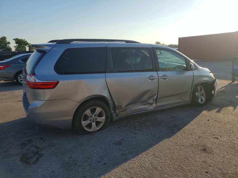 Продаж на аукціоні авто 2015 Toyota Sienna, vin: 5TDKK3DC3FS570847, номер лоту: 60381756