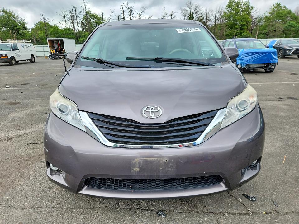 2013 Toyota Sienna მანქანა იყიდება აუქციონზე, vin: 5TDKK3DC3DS371908, აუქციონის ნომერი: 62880966