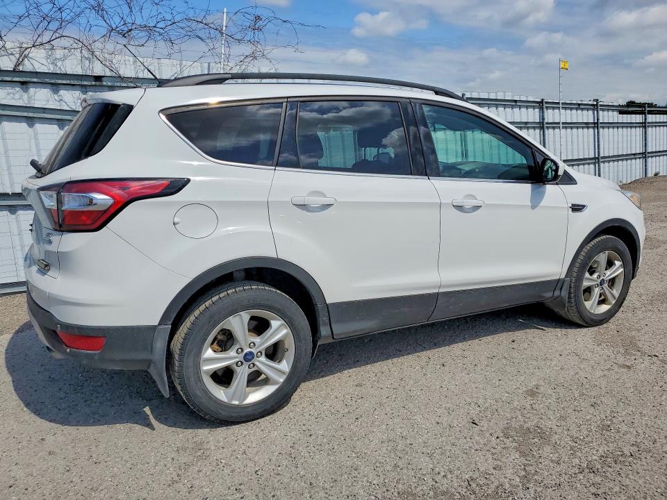 60204306 :رقم المزاد ، 1FMCU9GD0HUA70967 vin ، 2017 Ford Escape مزاد بيع