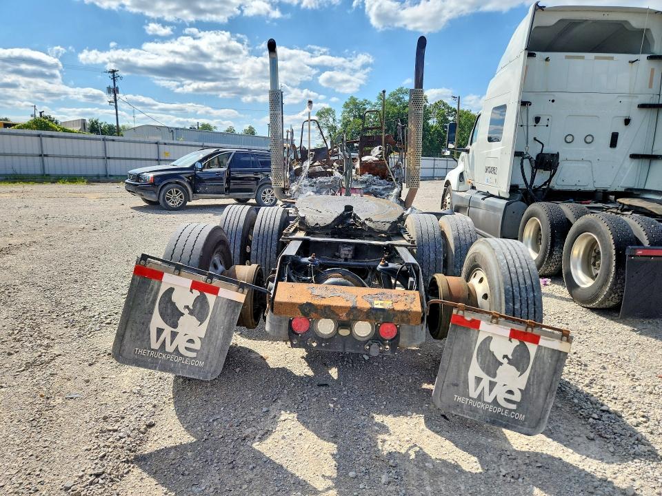 Продажа на аукционе авто 2011 Kenworth T800, vin: 1XKDDP9XXBJ283197, номер лота: 61532366