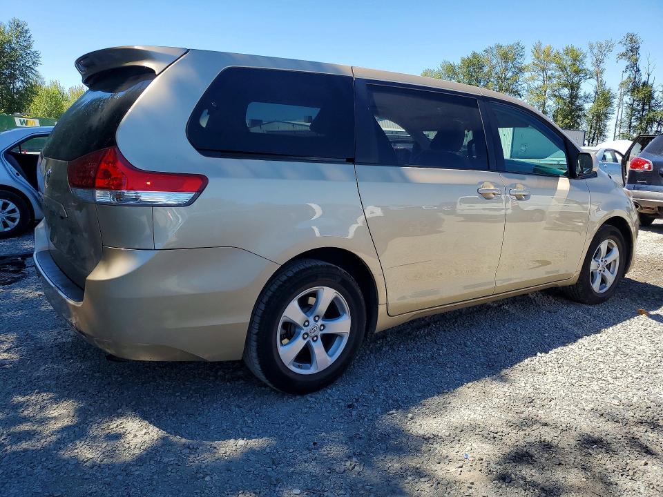 63014026 :رقم المزاد ، 5TDKA3DC8BS007774 vin ، 2011 Toyota Sienna مزاد بيع