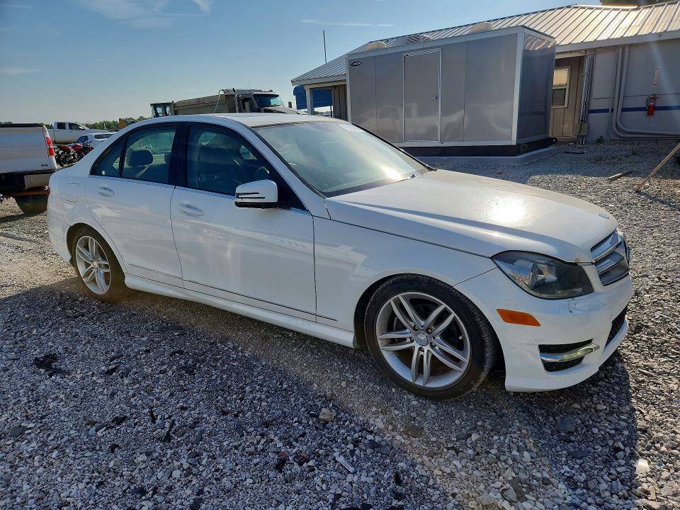2013 Mercedes-benz C250 მანქანა იყიდება აუქციონზე, vin: WDDGF4HB9DA773050, აუქციონის ნომერი: 85629905