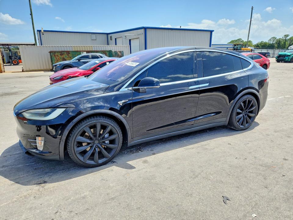2018 Tesla Model X მანქანა იყიდება აუქციონზე, vin: 5YJXCBE23JF120499, აუქციონის ნომერი: 61899226