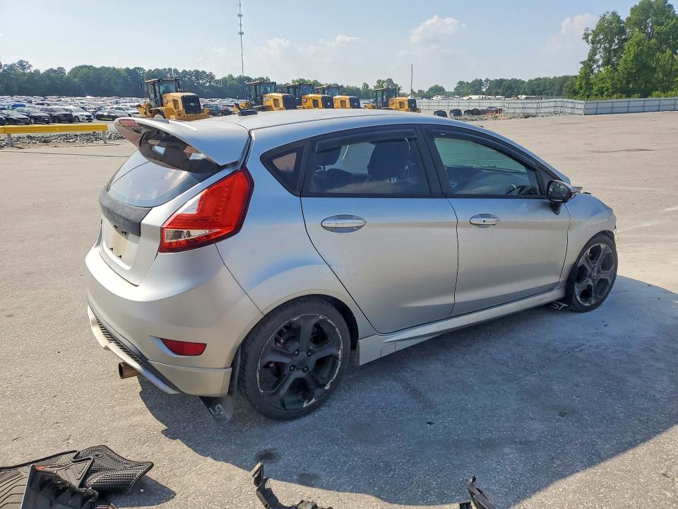 59346826 :رقم المزاد ، 3FADP4GX1FM202929 vin ، 2015 Ford Fiesta مزاد بيع