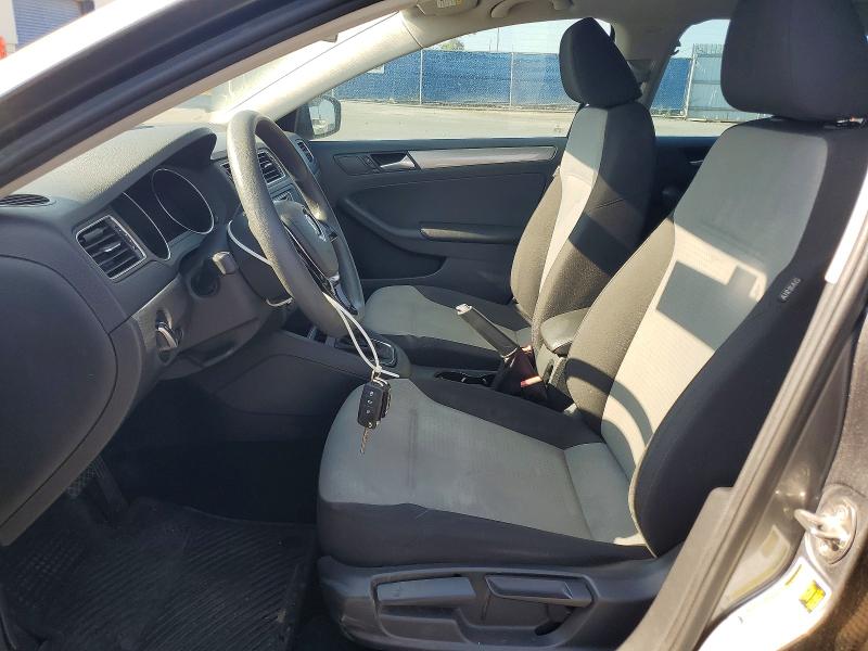 61553506 :رقم المزاد ، 3VW2B7AJ8HM404852 vin ، 2017 Volkswagen Jetta مزاد بيع