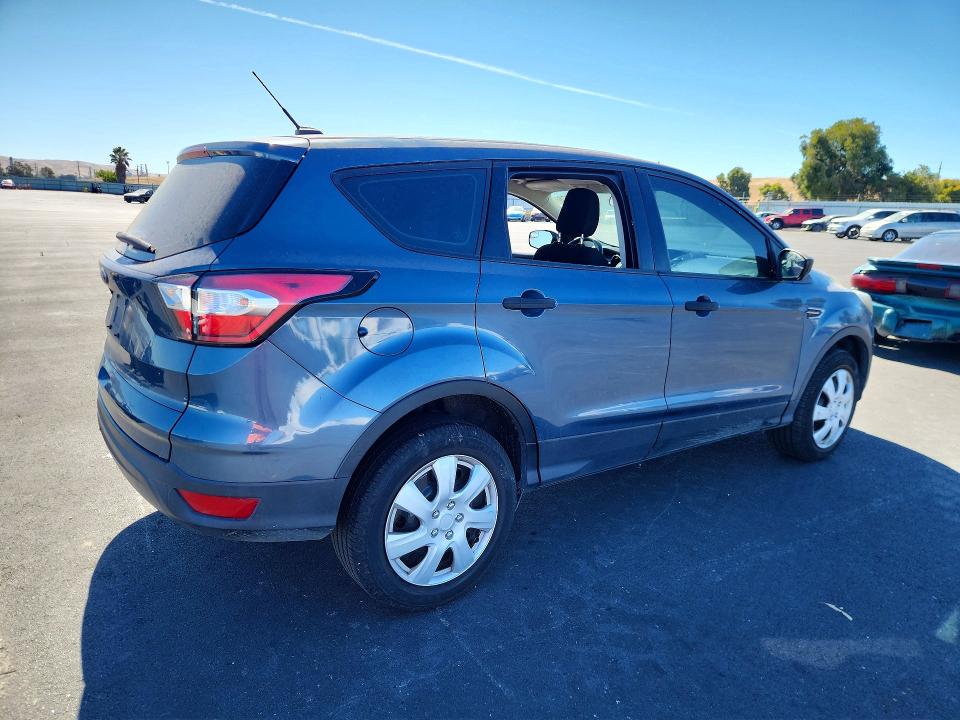 2018 Ford Escape მანქანა იყიდება აუქციონზე, vin: 1FMCU0F73JUB14523, აუქციონის ნომერი: 62645976
