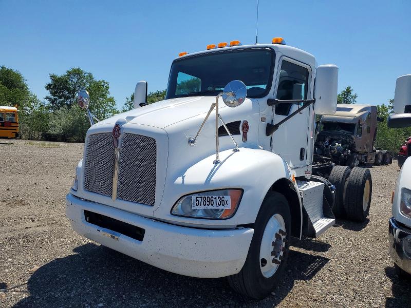 57896136 :رقم المزاد ، 2XKHAJ7X5FM462708 vin ، 2015 Kenworth T370 مزاد بيع