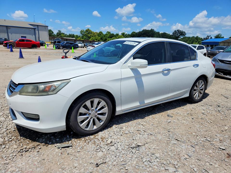 Auction sale of the 2015 Honda Accord, vin: 1HGCR2F82FA146335, lot number: 60324126