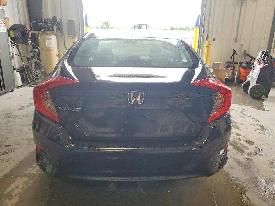 61724846 :رقم المزاد ، 2HGFC2F58JH000486 vin ، 2018 Honda Civic مزاد بيع