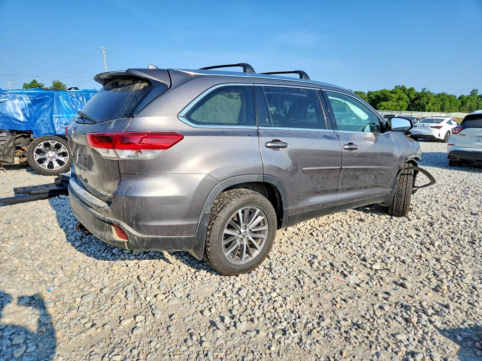 2019 Toyota Highlander მანქანა იყიდება აუქციონზე, vin: 5TDJZRFH5KS589137, აუქციონის ნომერი: 63015886