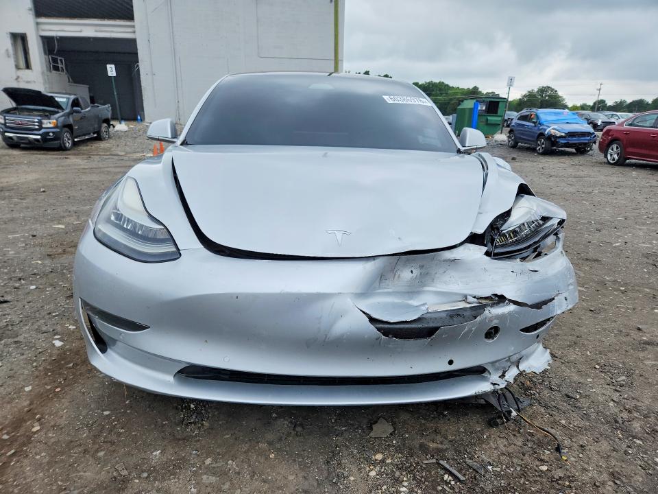 60386976 :رقم المزاد ، 5YJ3E1EAXJF048341 vin ، 2018 Tesla Model 3 مزاد بيع