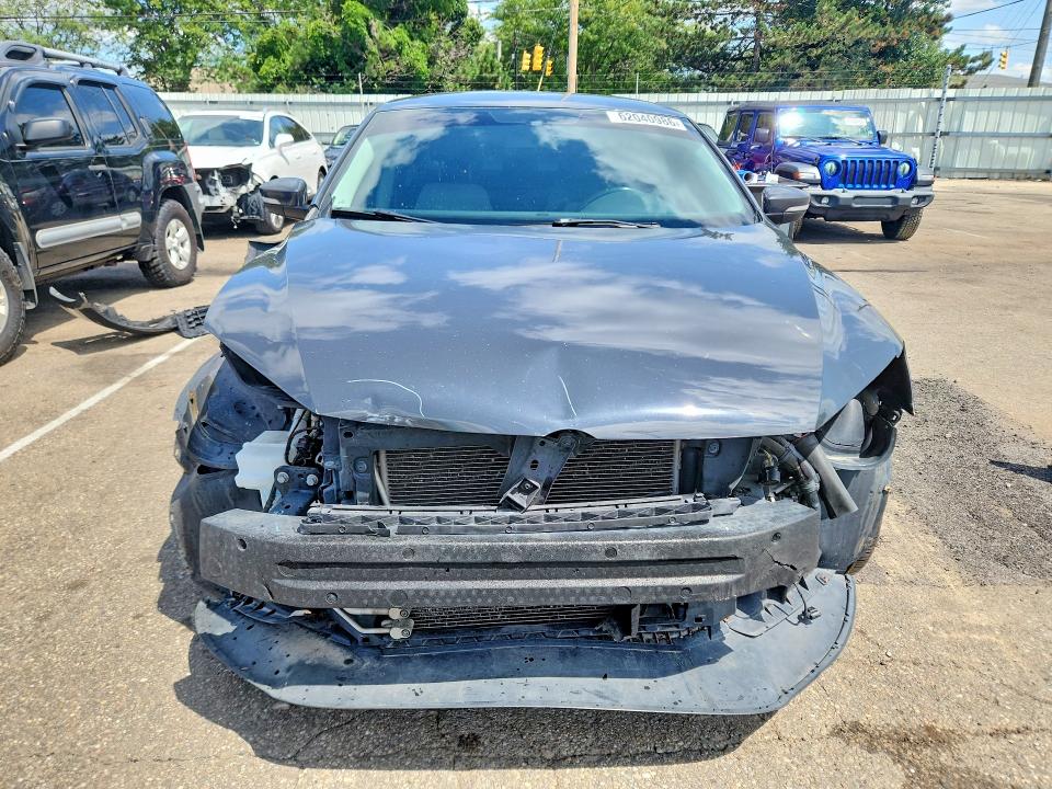 62040986 :رقم المزاد ، 1VWBT7A34FC072681 vin ، 2015 Volkswagen Passat مزاد بيع