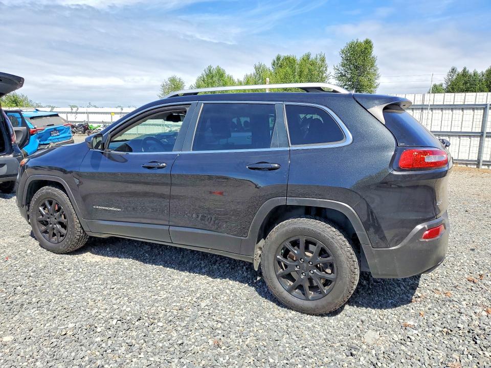 60137126 :رقم المزاد ، 1C4PJMCS7FW768399 vin ، 2015 Jeep Cherokee مزاد بيع