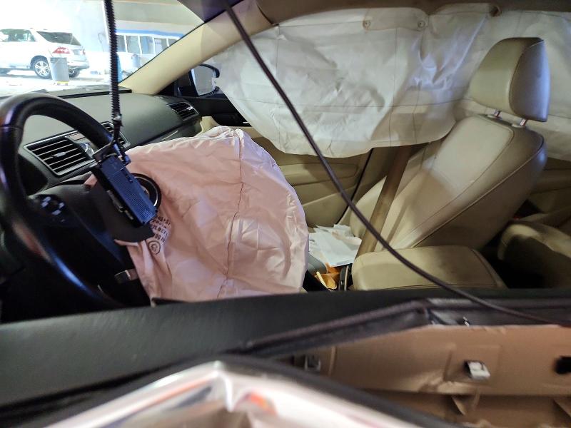 60514696 :رقم المزاد ، 1VWAT7A3XFC086502 vin ، 2015 Volkswagen Passat مزاد بيع