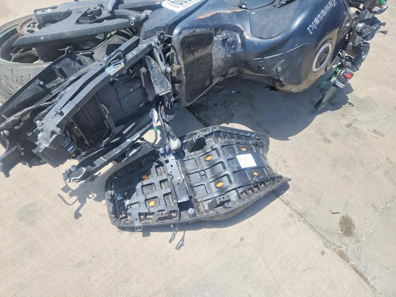 60984976 :رقم المزاد ، JKBZXNF18FA010798 vin ، 2015 Kawasaki Zx1400 مزاد بيع
