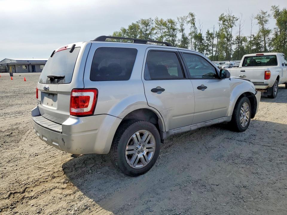 2009 Ford Escape მანქანა იყიდება აუქციონზე, vin: 1FMCU03789KB71036, აუქციონის ნომერი: 61900976
