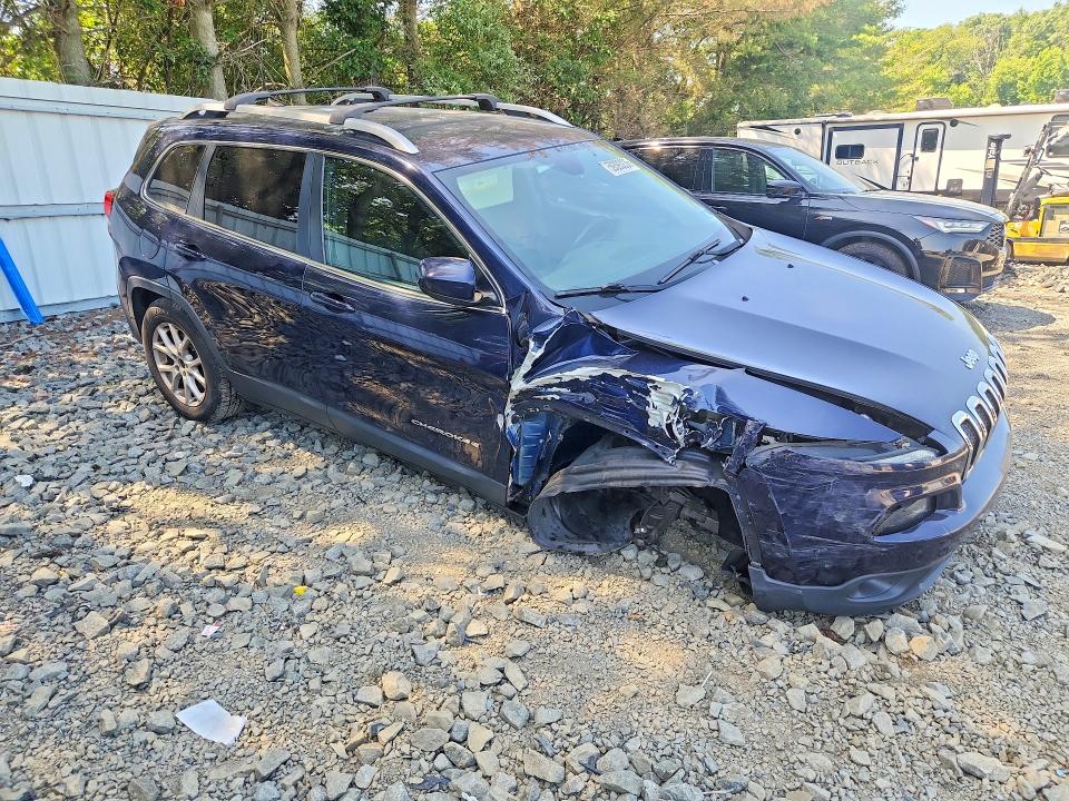 59393236 :رقم المزاد ، 1C4PJMCS2GW338622 vin ، 2016 Jeep Cherokee مزاد بيع