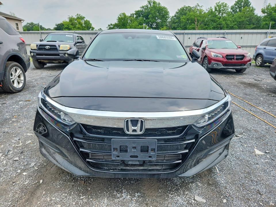 2018 Honda Accord მანქანა იყიდება აუქციონზე, vin: 1HGCV1F1XJA169802, აუქციონის ნომერი: 59685596