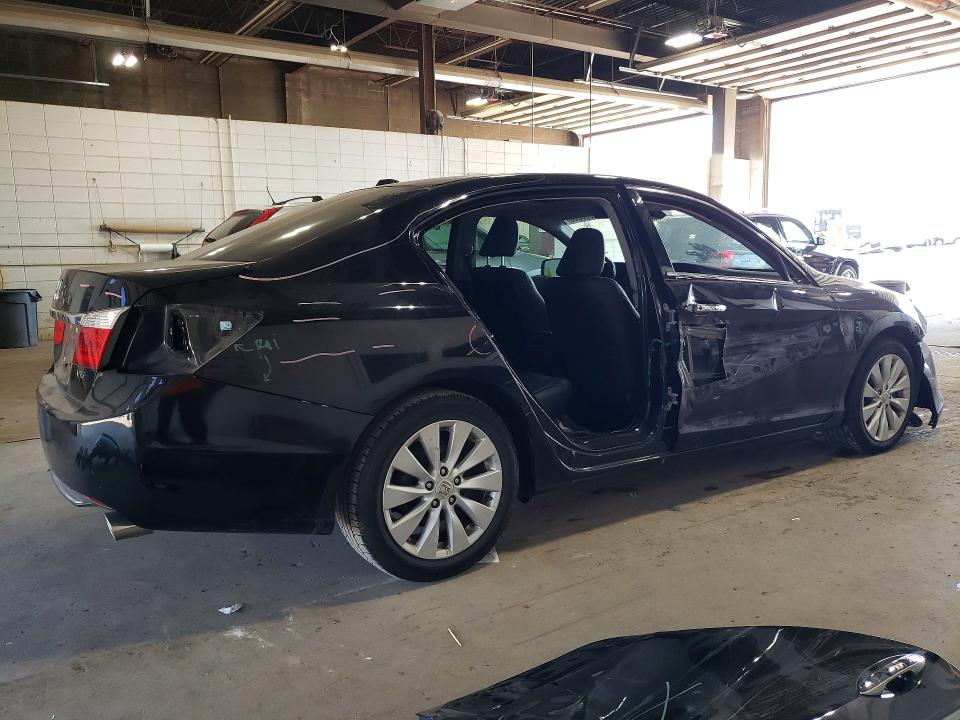 61605806 :رقم المزاد ، 1HGCR3F88FA011396 vin ، 2015 Honda Accord مزاد بيع