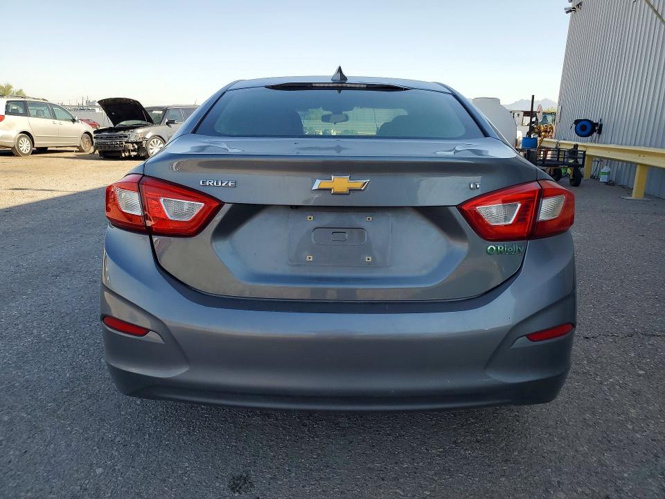 2018 Chevrolet Cruze მანქანა იყიდება აუქციონზე, vin: 1G1BE5SM6J7161686, აუქციონის ნომერი: 58154456
