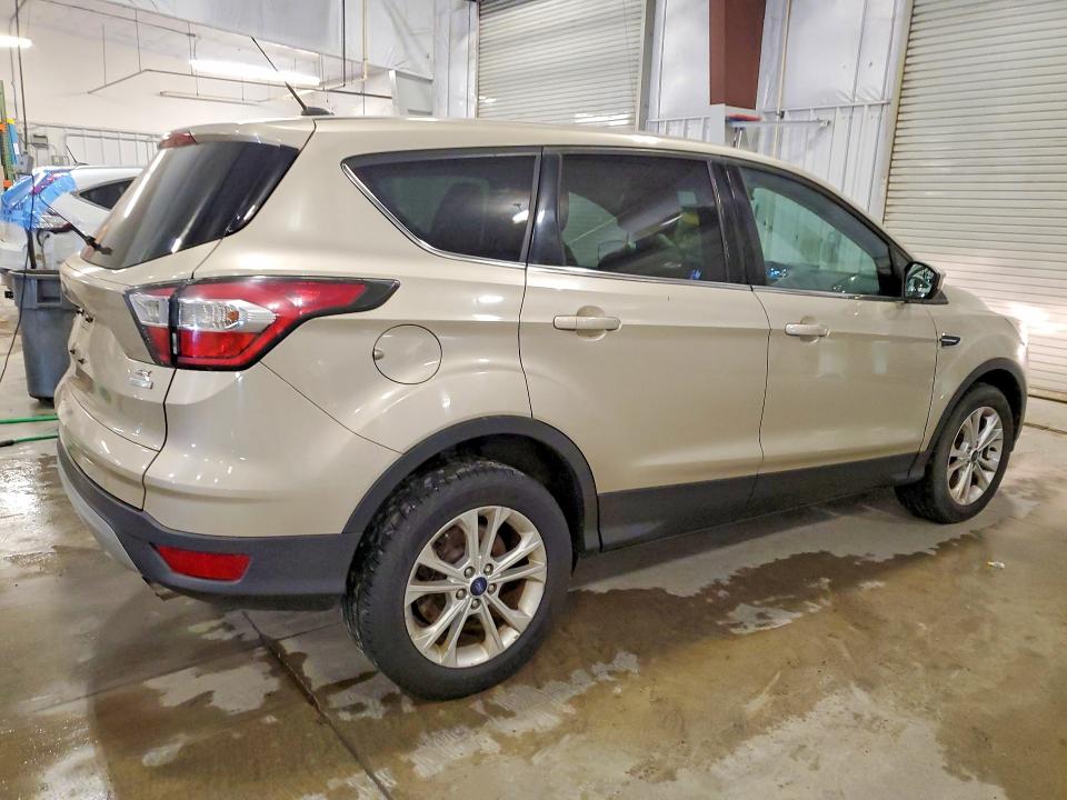2017 Ford Escape მანქანა იყიდება აუქციონზე, vin: 1FMCU0GDXHUA32884, აუქციონის ნომერი: 63415746