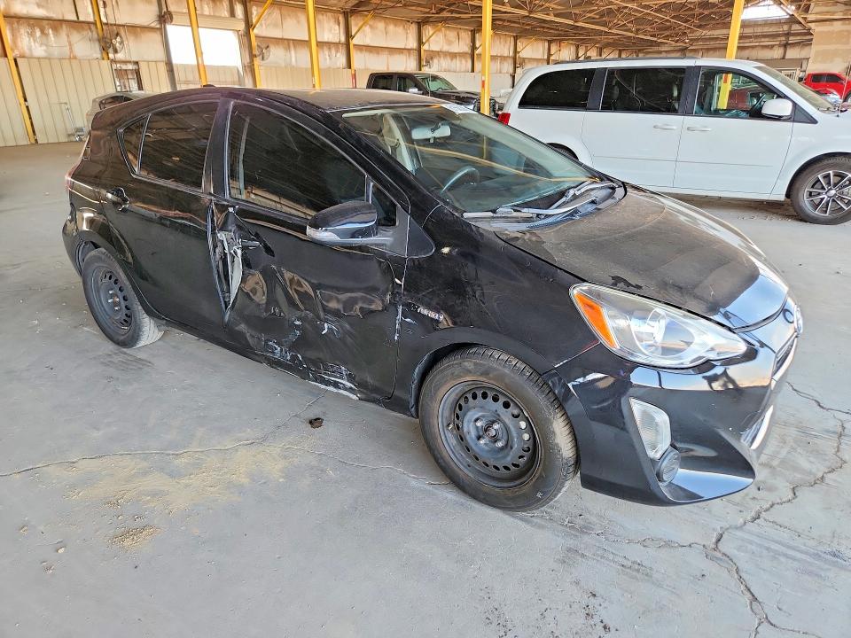 61560286 :رقم المزاد ، JTDKDTB31F1580805 vin ، 2015 Toyota Prius C مزاد بيع