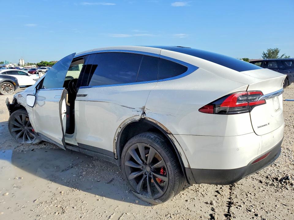 2016 Tesla Model X მანქანა იყიდება აუქციონზე, vin: 5YJXCBE48GFS00908, აუქციონის ნომერი: 59694216