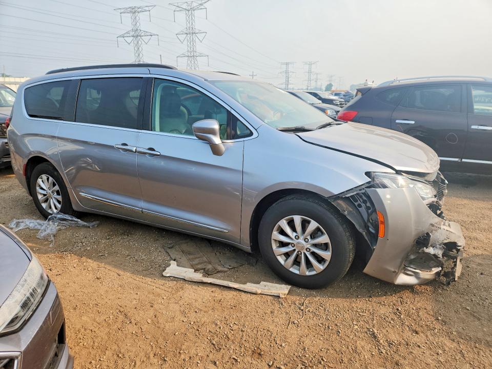 2017 Chrysler Pacifica მანქანა იყიდება აუქციონზე, vin: 2C4RC1BG8HR823839, აუქციონის ნომერი: 61135886