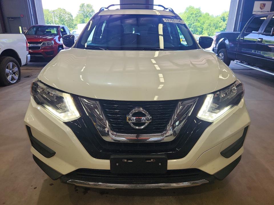 2017 Nissan Rogue მანქანა იყიდება აუქციონზე, vin: 5N1AT2MV4HC817667, აუქციონის ნომერი: 59769166