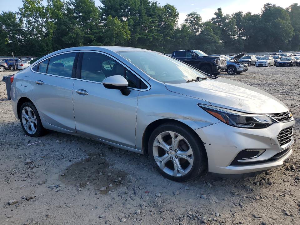 62629956 :رقم المزاد ، 1G1BF5SM2J7201095 vin ، 2018 Chevrolet Cruze مزاد بيع