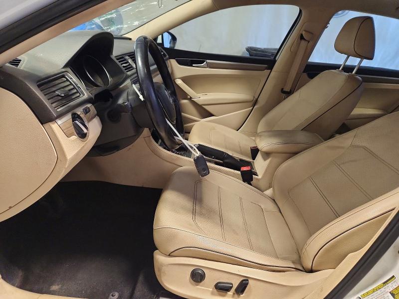 61721296 :رقم المزاد ، 1VWBT7A30HC031225 vin ، 2017 Volkswagen Passat مزاد بيع
