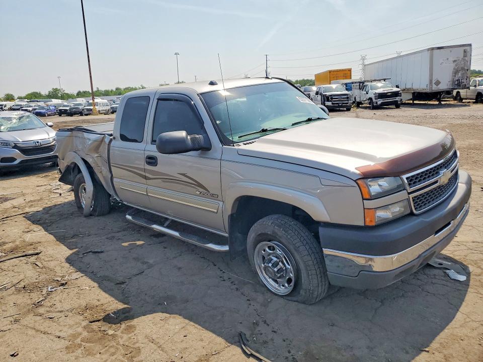 62971286 :رقم المزاد ، 1GCHC29U35E102186 vin ، 2005 Chevrolet Silverado مزاد بيع