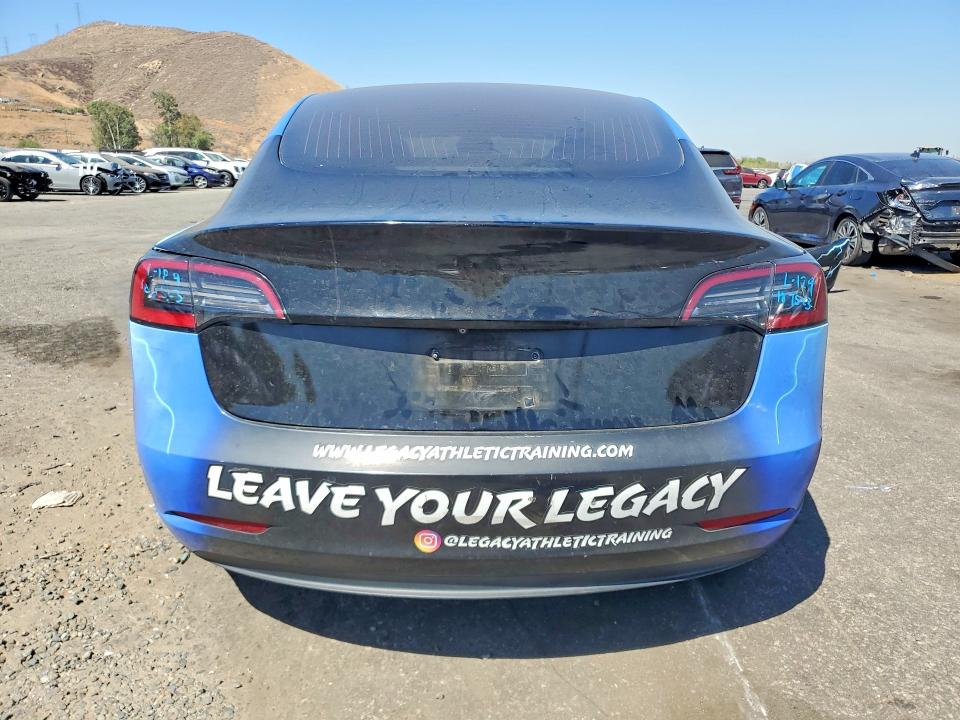 63427166 :رقم المزاد ، 5YJ3E1EA4JF034385 vin ، 2018 Tesla Model 3 مزاد بيع