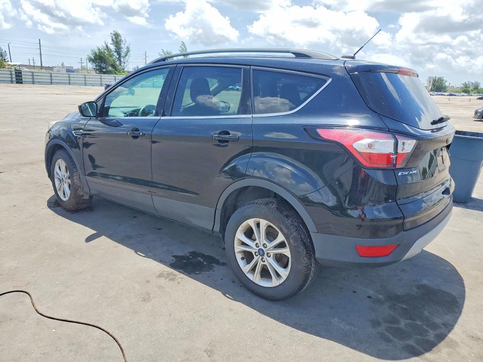 63041636 :رقم المزاد ، 1FMCU0GD4JUC61311 vin ، 2018 Ford Escape مزاد بيع