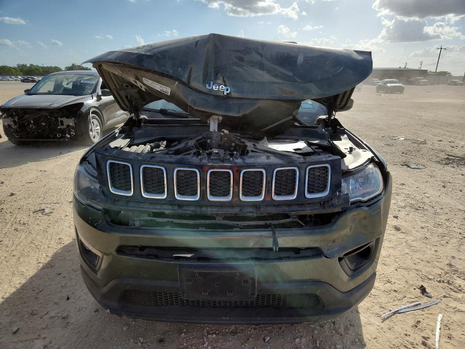 60373386 :رقم المزاد ، 3C4NJDBB8KT755220 vin ، 2019 Jeep Compass مزاد بيع