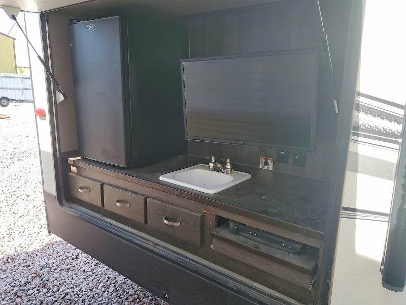 60808456 :رقم المزاد ، 4YDT33526KB450790 vin ، 2019 Keystone Outback مزاد بيع
