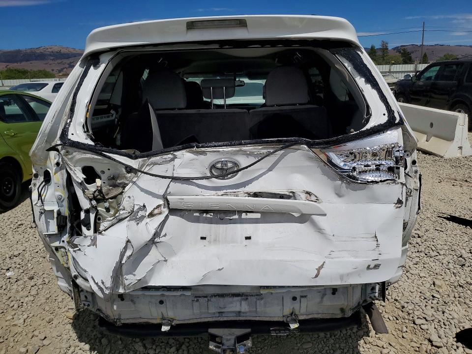 62074296 :رقم المزاد ، 5TDKK3DC6CS272935 vin ، 2012 Toyota Sienna مزاد بيع