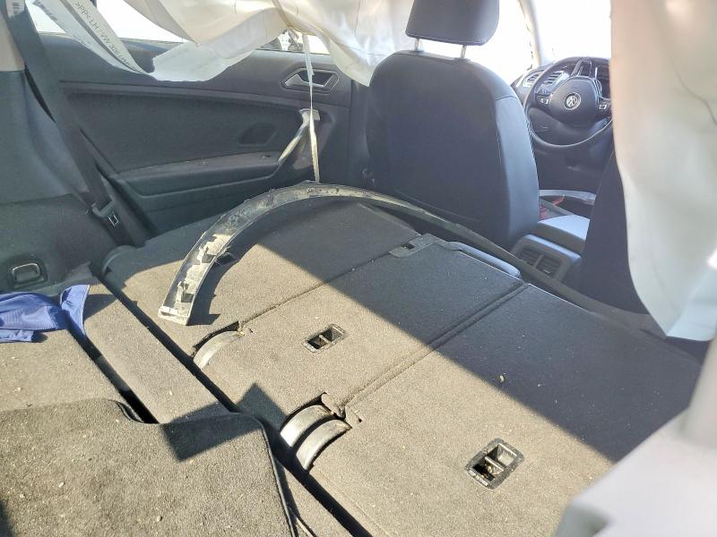 61377296 :رقم المزاد ، 3VV2B7AX4MM122775 vin ، 2021 Volkswagen Tiguan مزاد بيع