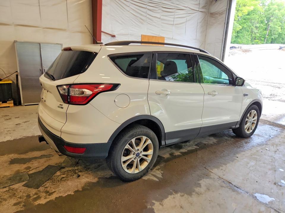 Продажа на аукционе авто 2017 Ford Escape, vin: 1FMCU9GD4HUB64141, номер лота: 61882056